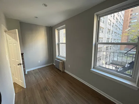 Rented by Green Line Realty | media 9