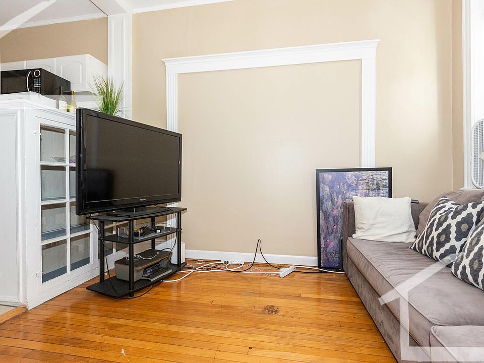 1st image of 48 Egmont St #4
