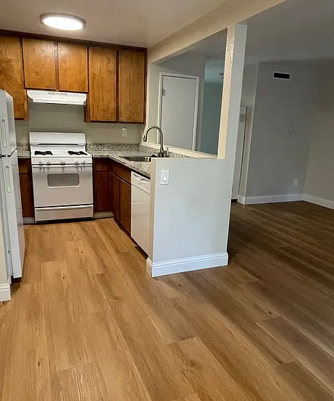 North Dutton Place Apartments — Photo 14