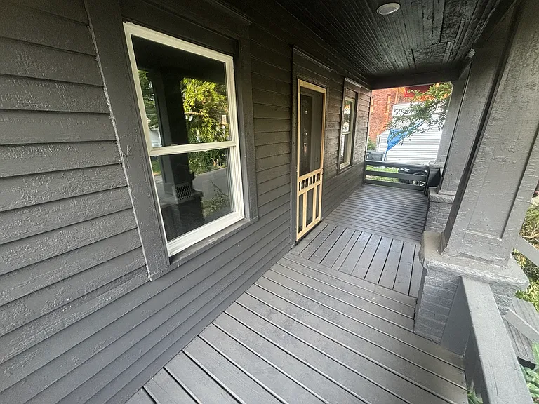 347 E Voris St — Photo 2