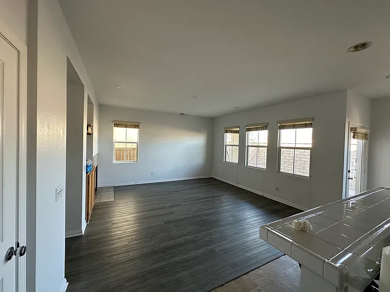 1681 Julia Way — Photo 4