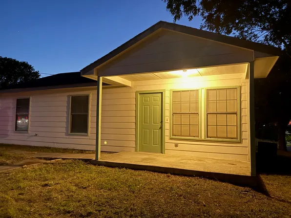 902 N Saint Marys St, Beeville, TX 78102