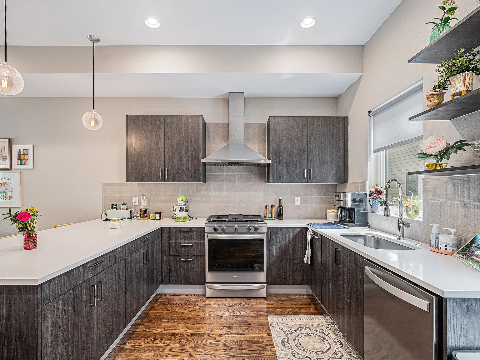 2 bed, 2.5 bath, 1854 sqft, $3,750 — Photo 4