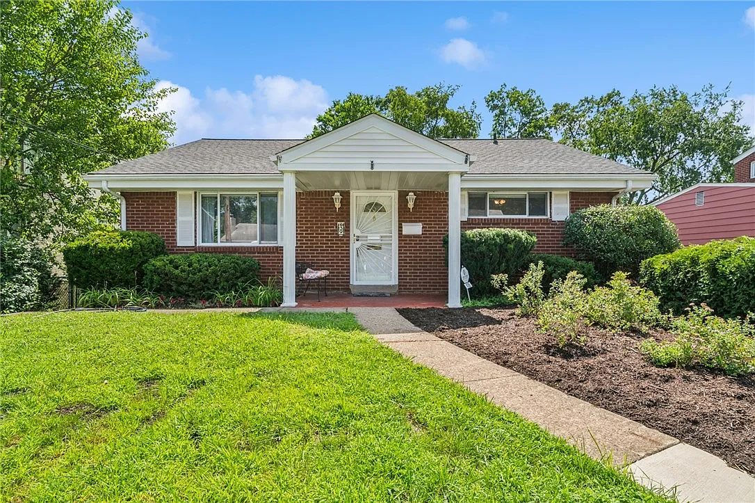 439 Bryant Dr photo 1