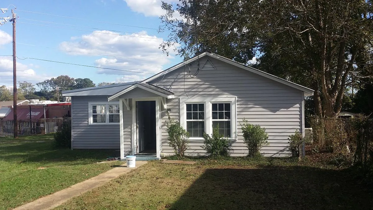 3 bed, 1100 sqft, $1,200 — Photo 2