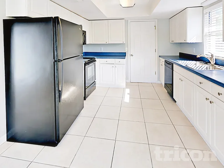 266 Iowa Woods Cir — Photo 4