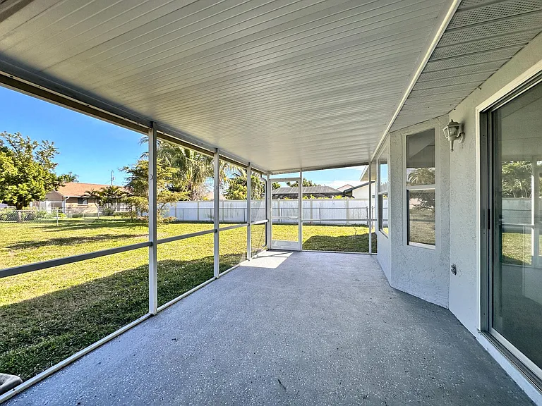 4005 SW 2nd Pl — Photo 14