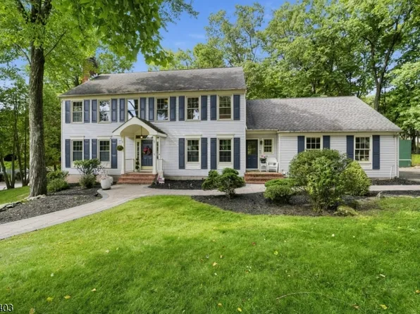 5 Buckingham Ct, Clinton Twp., NJ 08801