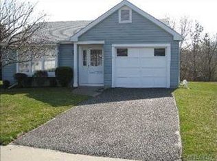 511 Lancaster Ct, Ridge, NY 11961