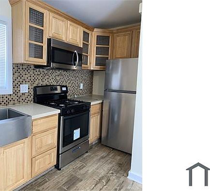 2nd image of 916 W 81st St