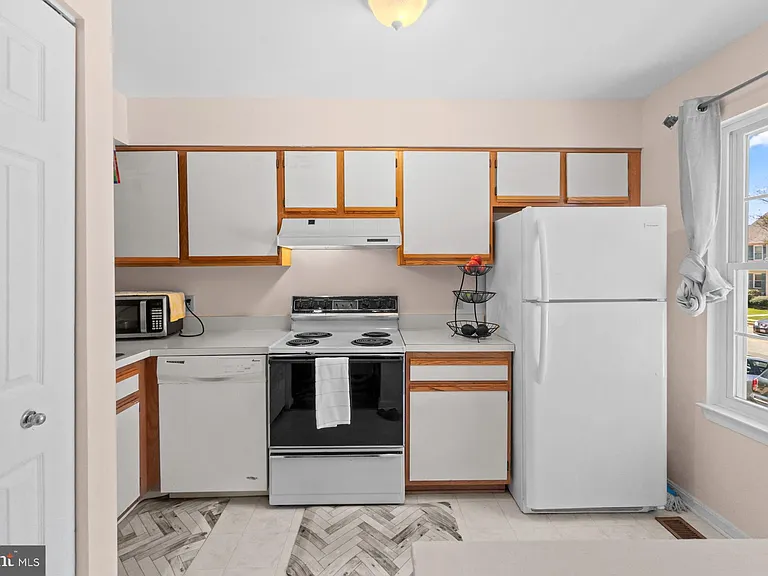 2125 Cedar Barn Way — Photo 3