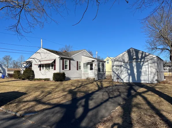 96 Campechi St, Springfield, MA 01104