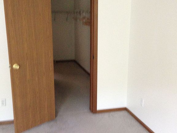 Master Bed  Walk In Closet
