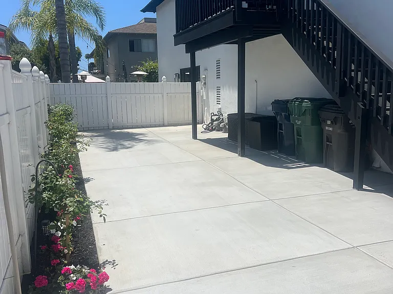 352 Portland Cir — Photo 2