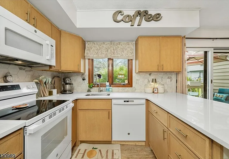 204 Dakota Dr — Photo 4