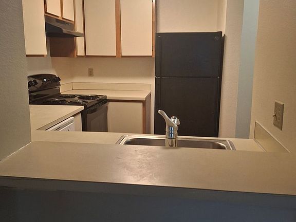 5th image of 2418 NW 57th St Unit 202