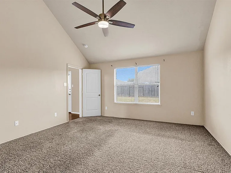2119 Treasure Mountain Dr — Photo 15