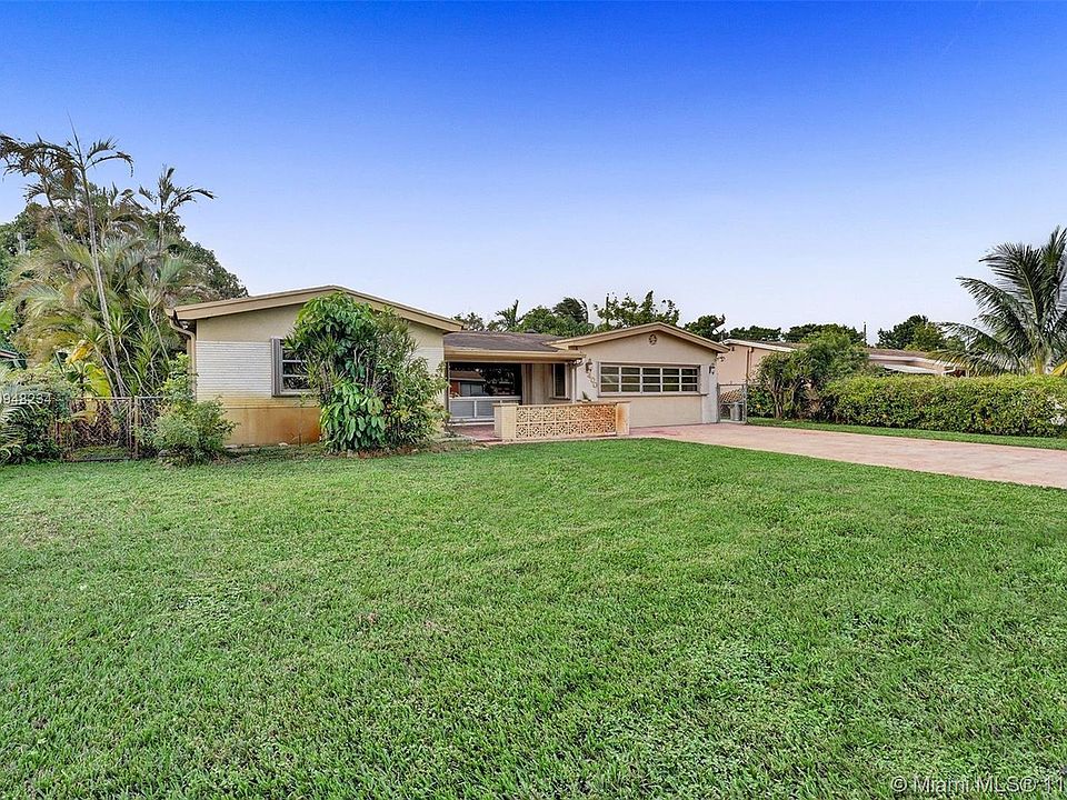 1st image of 2400 Alcazar Dr