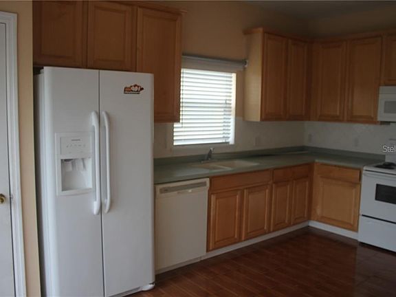 2nd image of 847 Hacienda Cir