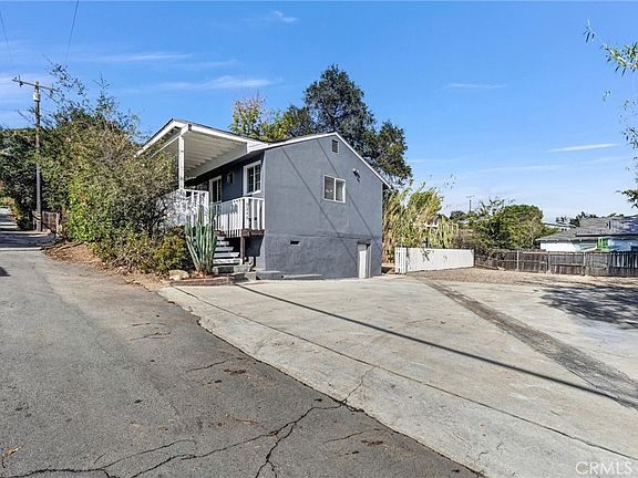 4th image of 9246 Rowell Ave