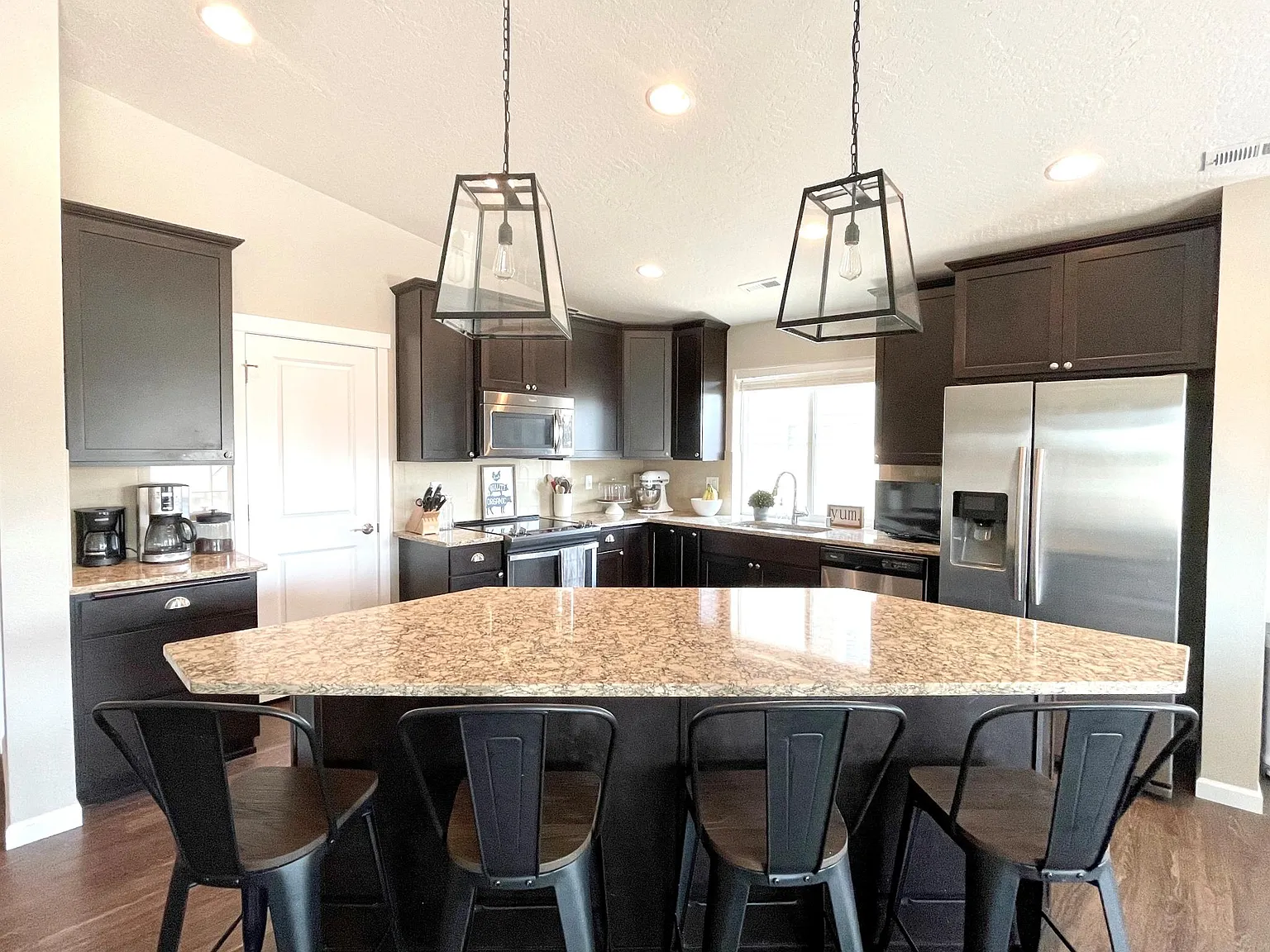 3 bed, 1809 sqft, $2,800 — Photo 3