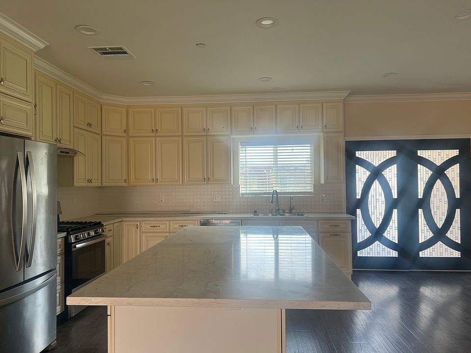 1st image of 1845 N Oxford Ave #1/2