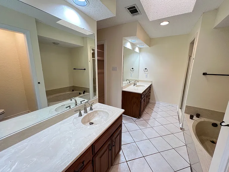 2312 Blue Cypress Dr — Photo 25