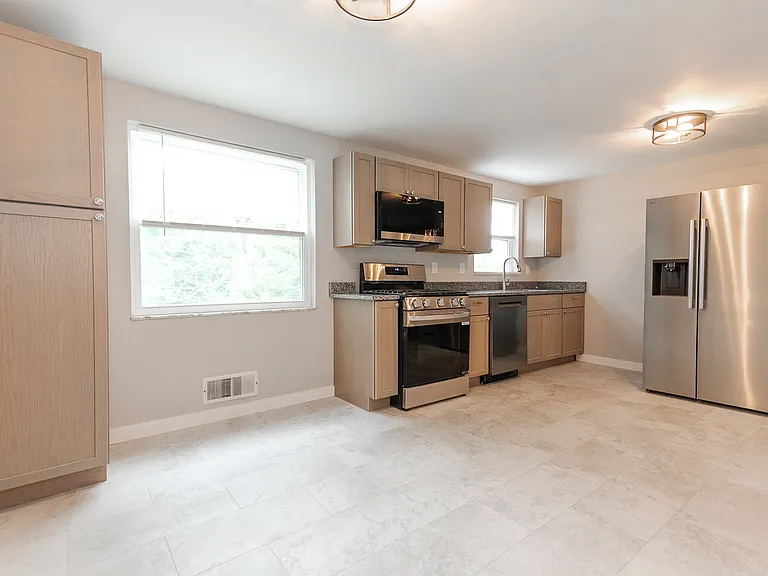 811 Eathan Ave — Photo 11