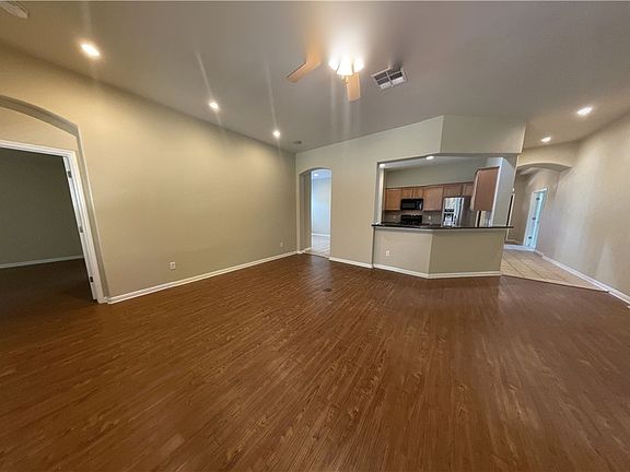 4th image of 507 King Eider Ln
