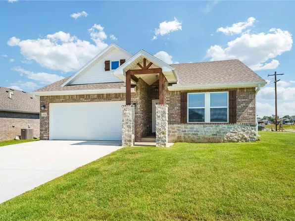 1722 Bugg St, Pea Ridge, AR 72751