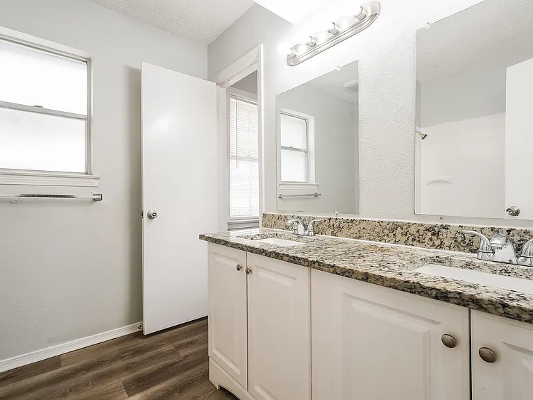 1200 W Mitchell St — Photo 11