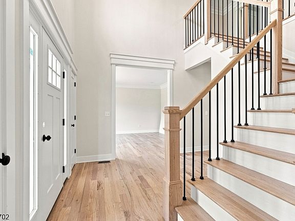 4th image of 6 Highland Meadows Road