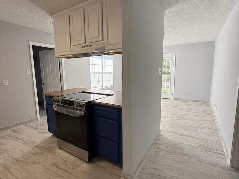 213 Kentshire Ln — Photo 11