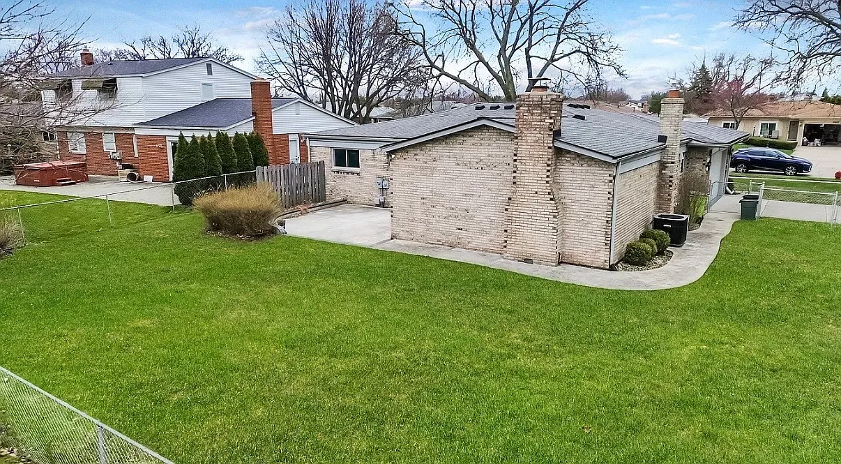 3 bed, 1.5 bath, 1500 sqft, $2,600 — Photo 3