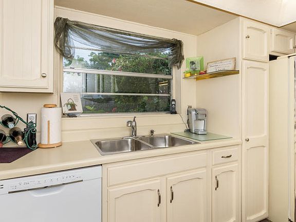 5th image of 402 N Neptune Dr