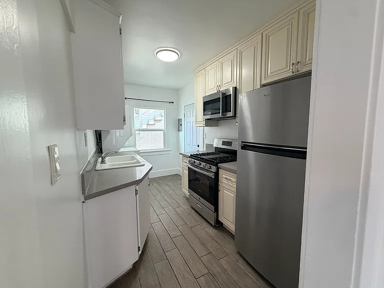 1027 E 2nd St #1027 — Photo 14
