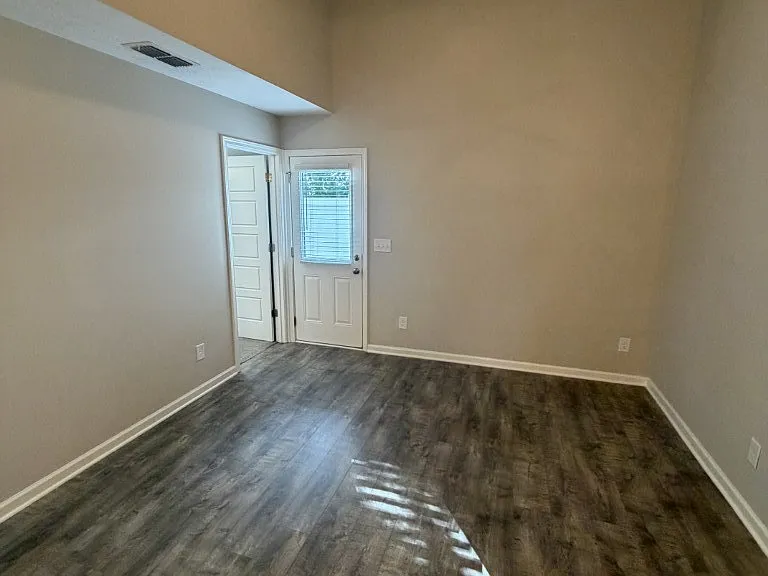 3236 Clemons Cir — Photo 9