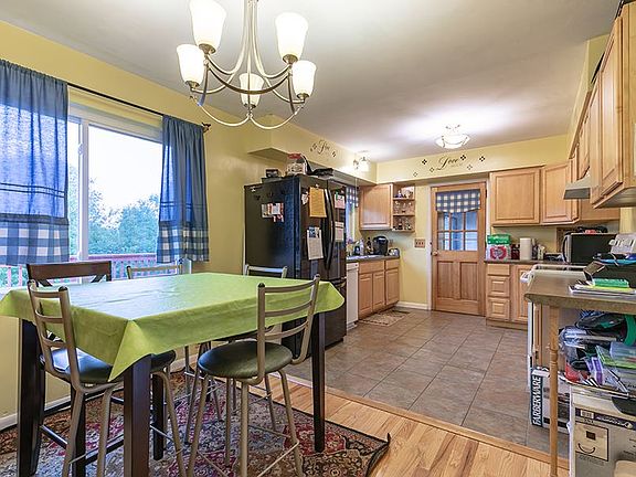 4th image of 27 Panorama Dr