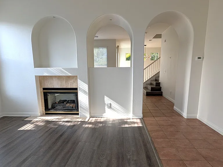1 Halcyon Ln — Photo 2