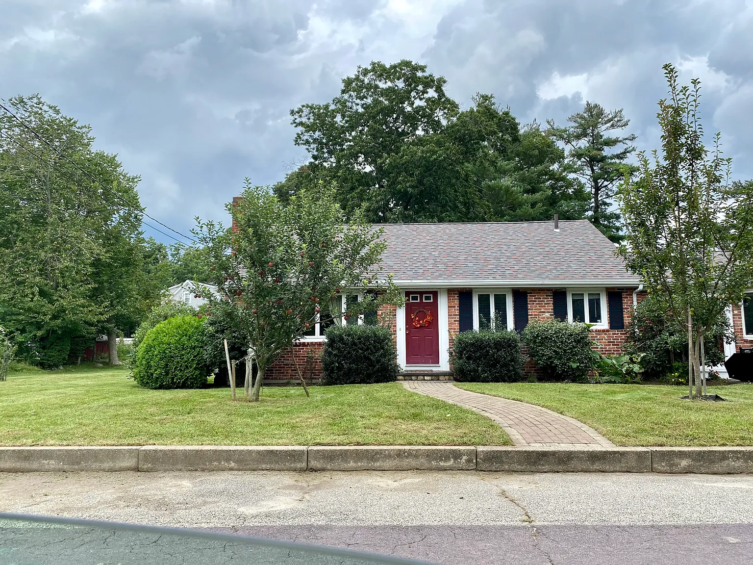 3 bed, 1.5 bath, 1324 sqft, $5,700 — Photo 1
