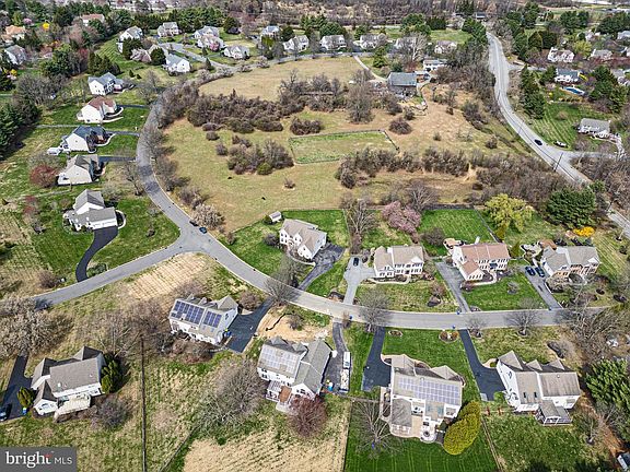 5th image of 26 Woodside Farm Dr