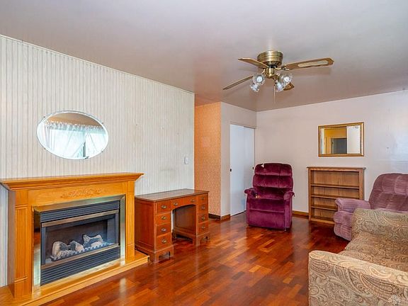 4th image of 637 Franklin Ave