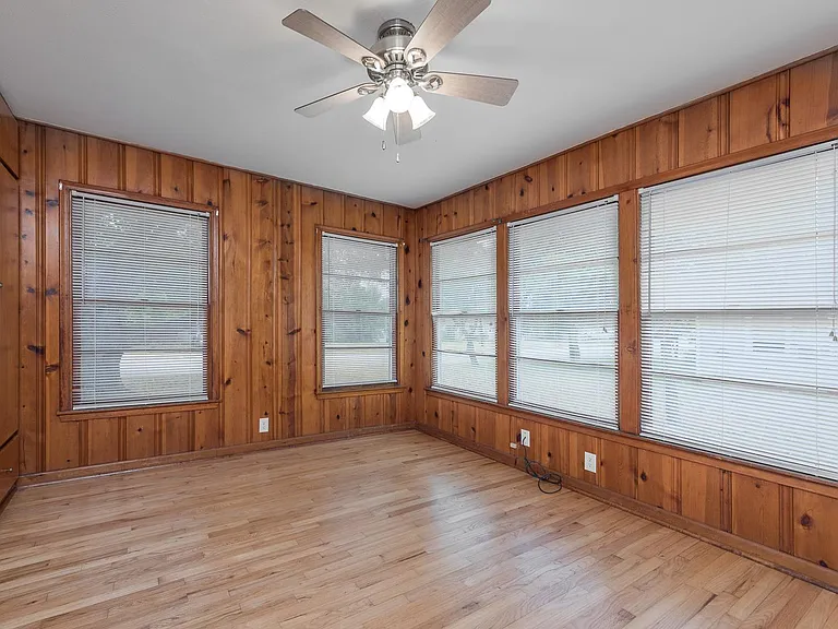 708 Broadmoor Dr — Photo 9