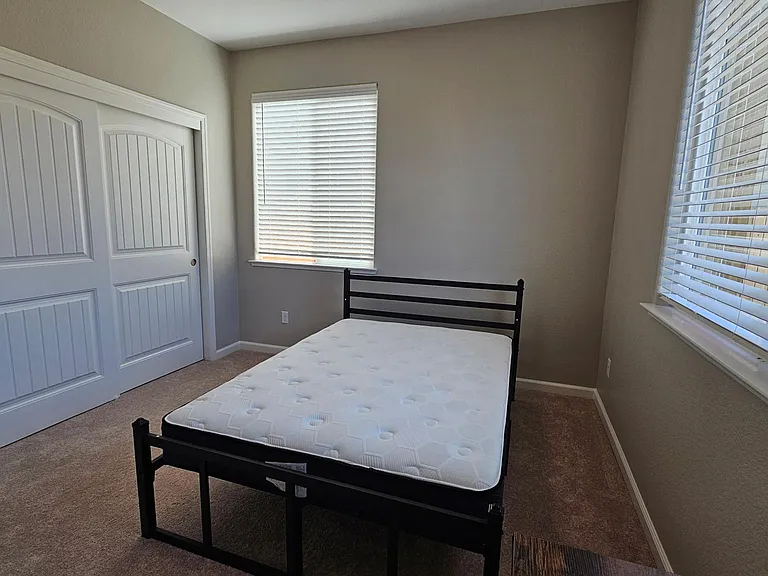 825 Kelsey Ct — Photo 10