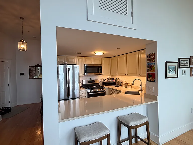 52 Sanborn St #206 — Photo 3
