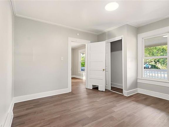 4th image of 2051 Bloomfield Dr