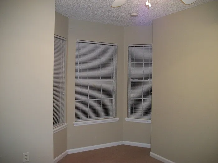 5562 Bennington Dr — Photo 7