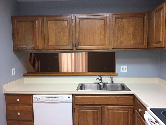 3rd image of 77 Hayes Ave