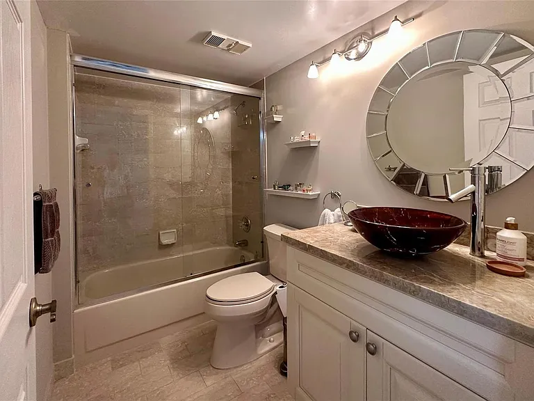 7582 Regency Lake Dr — Photo 14