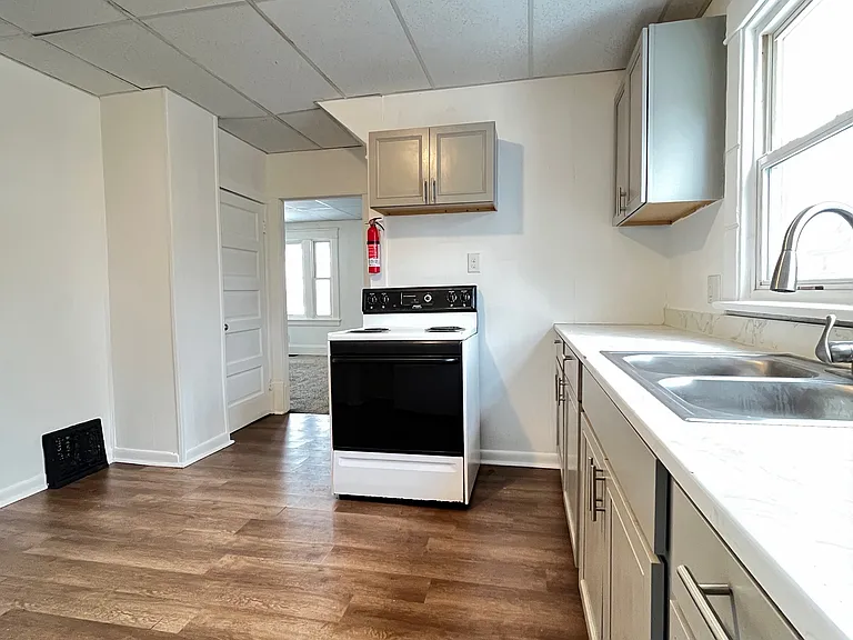 156 W Washington St #1 — Photo 8